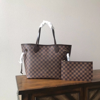 LV複刻版Louis Vuitton NEVERFULL 中號手袋 路易威登N41358中號咖啡格紅裡 極具傳奇色彩的 Neverfull 手袋總是能夠滿足您對手提包的各種需要。 容量大卻不顯笨重，挺括而手感柔軟，居家出