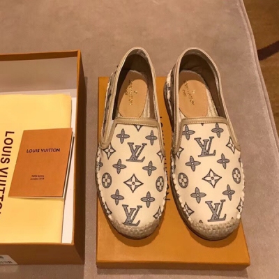 Louis Vuitton/路易威登 正品級！LV頂級代購貨，最高版本！專櫃18ss春夏新款草編LV女士、男士、牛仔布字母漁夫鞋系列，爆款單鞋，上腳很美。購入正品原版build。頂級貨版本！正品編號：050M。鞋面採用