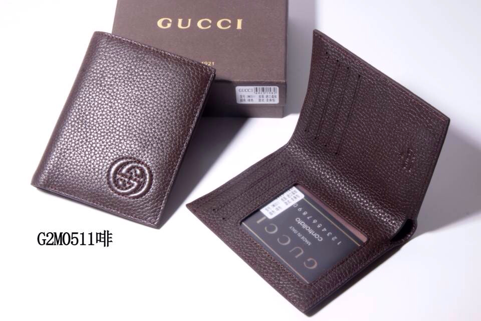 GUCCI 古馳經典男款2折短夾鈔，有相片位，打開就能看到心怡的女神。簡