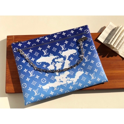 LOUIS VUITTON LV路易威登 M45480 M44484蘭 2020秋冬新款！路易威登 2020 秋冬男裝秀上，包袋依然是該系列焦點。品牌男裝藝術總監 Virgil Abloh 以不規則線條，構築設計感十足的包