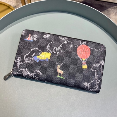 LOUIS VUITTON LV路易威登 N40204 地圖絲印！拉鍊包 ZIPPY ORGANIZER 拉鍊錢夾 由經典Damier Ebene帆布裁制而成的Zippy Organizer拉鍊錢夾，極為緊致小巧的造型，兼