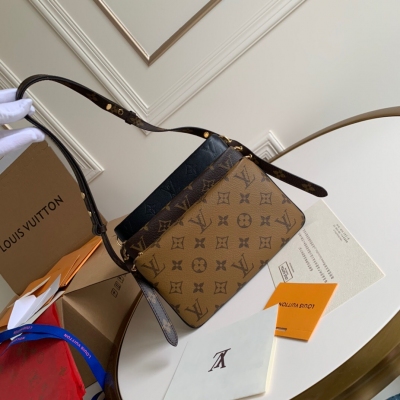 Louis Vuitton LV 路易威登 頂級原單 M45412（晶片版） 早秋Nicolas Ghesquie?re 以金屬環巧妙銜接三隻獨立拉鍊袋，全新推出 LV3 手袋。Monogram 壓紋綿羊皮、Monogra