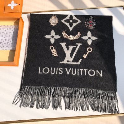 LOUIS VUITTON LV路易威登圍巾 專櫃當季排長隊預定的牛貨！本年度最好看最流弊的羊絨披肩沒有之一什麼事兒了可以說我的管道的QC真心是牛逼到爆了！這種第一批去法國的訂單都能拿下來的貨色真心是牛逼 閉著眼睛收！雙