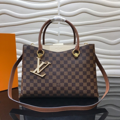 LOUIS VUITTON LV路易威登 頂級原單 RIVERSIDE 手袋N40052 米白色此款時尚雅致的LV Riverside手袋採用Damier Ebene格紋帆布面料，擁有豐富的細節設計，搭配一對Toron手柄