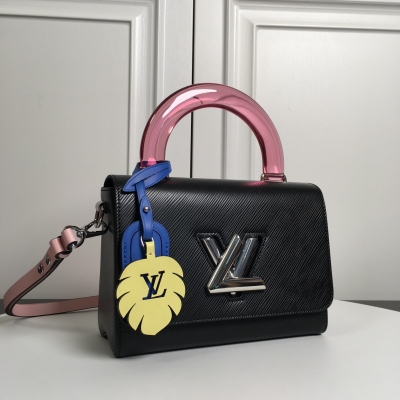 LOUIS VUITTON LV路易威登 M56112黑色 頂級原單 2020 年夏季，路易威登以絢麗色彩重繹品牌經典。本款 Twist 中號手袋取材深染 Epi 皮革，搭配有機玻璃手柄和炫彩名牌及掛飾，更有 LV Twi