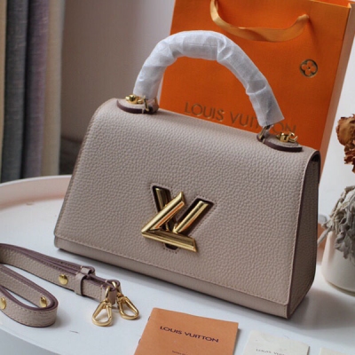 LOUIS VUITTON LV路易威登 TWIST ONE HANDLE 小號手袋 M57093 小號 以 Taurillon 皮革搭配彩色皮革內襯，融入標誌性Twist 扭鎖。頂部手柄和可拆卸肩帶實現手提、肩背或斜挎體