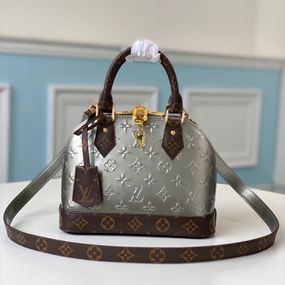 LOUIS VUITTON LV路易威登 頂級原單 M90583 本款 Alma BB 手袋閃耀 Monogram Vernis 皮革的金屬光韻，其 Monogram 壓紋與 Monogram 帆布飾邊相映成趣，展現溫婉與