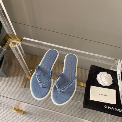 CHANEL香奈兒 新款牛仔夾趾拖鞋 凹造型必備 百搭單品！ 原版定制兩色可選，牛仔+鏈條組合真的眼前一亮，強烈推薦！碼數35-39（40定做）