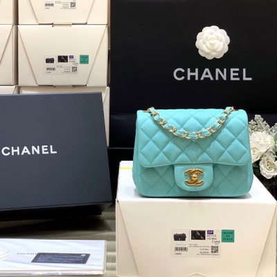 CHANEL香奈兒 原廠正品皮 tiffany藍 方胖子 絕美tiffany藍，更是難得的haas球紋牛皮 原廠正品尾皮，數量極少，一年可能都不會到一次，專櫃更是排隊幾年都不會到一次的顏色，絕美tiffany藍，配厚金全鋼