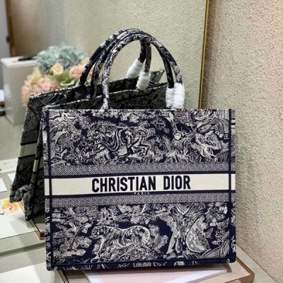 Dior迪奧 茹伊藍虎 大號 Dior book tote 購物袋 這款Book Tote手袋靈感來自女裝創意總監瑪麗亞·嘉茜婭·蔻麗（Maria Grazia Chiuri）是體現Dior審美的主打產品。可收納各種日常用