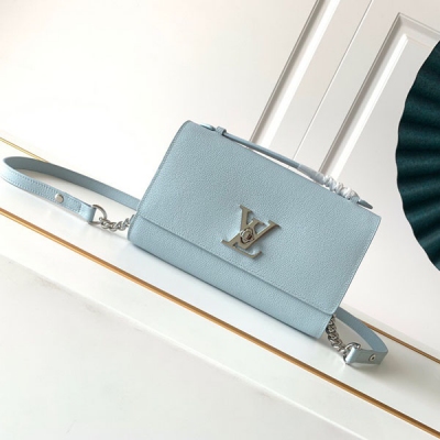 LOUIS VUITTON LV路易威登 M56088 M56087 LOCKME CLUTCH 手袋 此款 Lockme 手包含標誌性LV扭鎖和可供手提的皮質手柄，外形亮眼，適合日常背攜。包帶上巧妙運用按扣，可輕鬆調節長