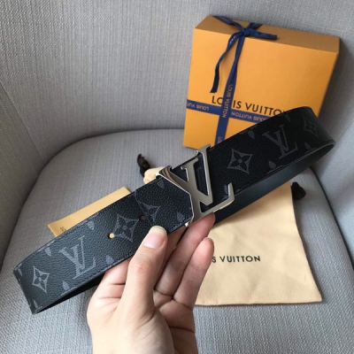 LOUIS VUITTON LV路易威登 皮帶 進囗小牛皮底腰帶，寬40毫米，搭配亮白扣，商務服裝造型的完美搭配。永恆經典