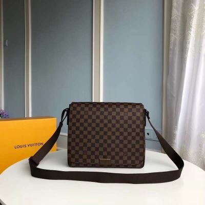 LV路易威登Louis Vuitton 學院風 District男士單肩斜跨男包 M40934