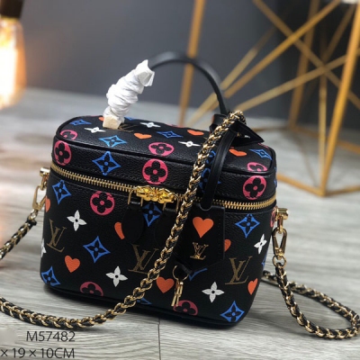 LOUIS VUITTON LV 路易威登 配?專套?櫃包裝頂級原單 Cannes 帶鎖鏈條化妝包 型號M57482 黑色 尺寸：14×19×10CM