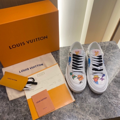 LOUIS VUITTON LV路易威登 春夏系列秀款OLLIE 玩偶系列限量休閒板鞋，時尚經典元素超贊，一眼就非常喜歡！鞋面牛皮/布 等複雜拼接+3D列印，純手工製作，原版空膠制鞋工藝，專櫃購入原版複刻，獨家私模TPU