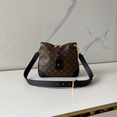 LOUIS VUITTON LV 路易威登 複刻版 M45354小號 黃皮2021秋冬新款，以標誌性 Monogram 帆布製成，大小以東方人身材設計，固定式可調節肩帶，可斜背可單肩，前幅配有隱藏式插袋，更方便日常收納尺寸