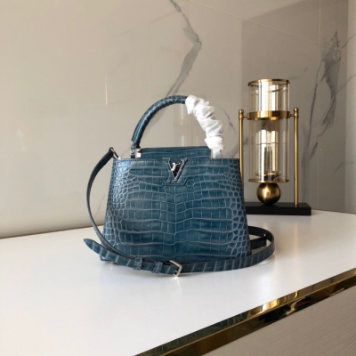 LOUIS VUITTON LV路易威登 N93274海藍色 義大利進口頭層鱷魚紋 手袋由全粒紋Taurillon皮革裁制而成盡顯女裝藝術總監Nicolas Ghesquière設計的New Classic系列的特色元素如