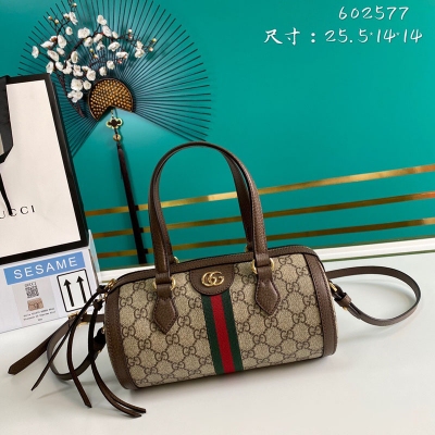 GUCCI古馳 新款 “晶片版” 。市場頂級獨家控貨，專櫃品質 採用進口牛皮，原廠五金！精緻做工。獨家實物拍照品質如圖可見。款號: 602577。尺寸：寬25.5*高14*側寬14。顏色：啡色