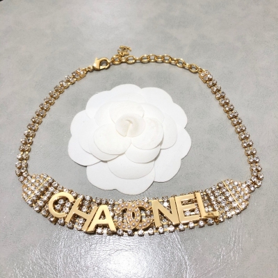 CHANEL香奈兒 Choker 字母水鑽項鍊 年度必入頸鏈！