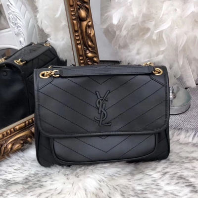 YSL SLP Yves Saint laurent聖羅蘭 新款出貨 中號新款平紋羊皮 Niki的火爆已鋪滿各大時尚平臺，鏈條單肩包中號羊皮革郵差包 尺寸：28x20x8.5cm 型號：8894