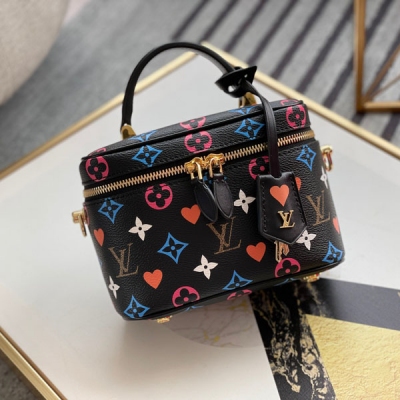 LOUIS VUITTON LV路易威登 頂級原單配套專櫃包裝 Cannes 帶鎖鏈條化妝包 型號M57482 黑色 尺寸：14×19×10CM