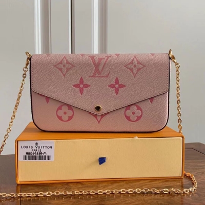 LOUIS VUITTON LV路易威登 Félicie Pochette 鏈條包 M80498粉色 以微妙漸變色彩渲染 Monogram Empreinte 軟粒面皮革，其上浮現 Monogram 