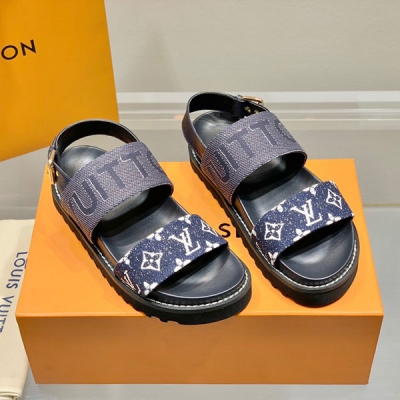 LOUIS VUITTON LV 路易威登 春夏新品牛仔系列沙灘涼鞋，隱隱約約的暗花logo，色彩鮮豔，正好是夏日必備！墊腳羊皮，原版發泡大底，碼數35-42（40/41/42定制）