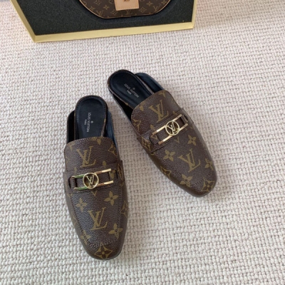 LOUIS VUITTON LV路易威登 新款高級感滿滿的樂福鞋，原版定制 代購版本！鞋面：定制老花定制小牛皮 墊腳：羊皮 大底：原版印刷大底 碼數：35-39 （40 定做）半拖