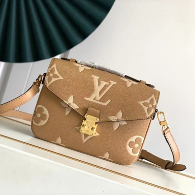 LV路易威登 M45773 POCHETTE MéTIS 手袋 2021 春季 Pochette Metis 手袋取材壓印大號 Monogram 圖案的 Monogram Empreinte 皮革 搭配源自品牌