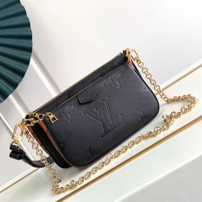 LV路易威登 M80399 豹紋系列Multi Pochette Accessories 手袋以 Monogram 帆布構築三件合一的活力設計，另配備多個口袋和隔層。可調節金色鏈條與路易威登銘紋提花肩帶提供斜挎