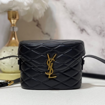 Yves Saint Laurent YSL 聖羅蘭 秋冬新品新款時尚百搭JUNE BOX盒子包包，小羊皮材質，經典精緻的手機風格 復古做舊的YSL LOGO，時尚百搭。型號：710880 尺寸：19x15x8