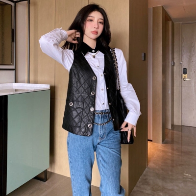 Chanel香奈兒 2022/FW 菱格紋皮吊帶特定小羊皮 單穿搭襯衣內搭都OK 簡直A爆了 無論是單穿還是疊穿 或者搭白襯衣都是百搭單品 版型超顯瘦 新款現貨 SML