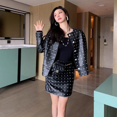 Chanel香奈兒 2022/Fw 圓領logo皮外套最具有代表性的款式 領口到袖口印滿logo圖案 香香女孩們快沖 無論是單穿還是疊穿都太好看了 小羊皮質感 品質爆贊高級SML