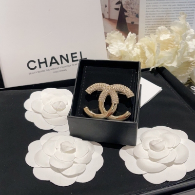 Chanel香奈兒 2022k雙拼水鑽胸針 秋冬必備時尚單品