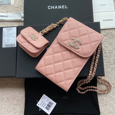 Chanel香奈兒 小香進口義大利顆粒牛皮 貨號:AP2742 尺寸:w10×h16.5×2cm 顏色:粉色細球紋鑲鑽五金 子母包系列