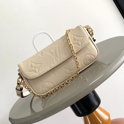 LV路易威登 LOUIS VUITTON LV路易威登 M82210 M81911 Wallet On Chain Ivy 手袋取材 Monogram 帆布，靈感源自 2000 年代的 Sac Recoleta 手袋。全皮壓花鏈條橫款woc