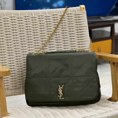 YSL聖羅蘭Yves Saint Laurent JAMIE 羊皮款 新品大包真的有戳中我心巴，誰懂啊？進口義大利小羊皮，整個包型以經典復古做舊版的設計，打破元素，非常好看時髦，且不會過時，基礎款也可以搭配的很有feel，不爛大街，材質