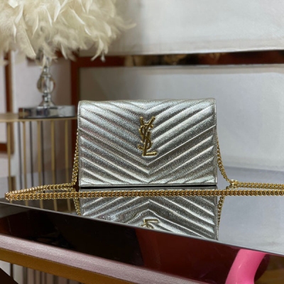 YSL聖羅蘭Yves Saint Laurent MONOGRAM WOC 魚子醬紋路原廠皮版本信封包.超級實用的一款小包，最經典的款式，升級最高級的版本，100%原廠牛皮配上精細手工製作；定制金屬YSLlogo彰顯個性；翻蓋設計確保使