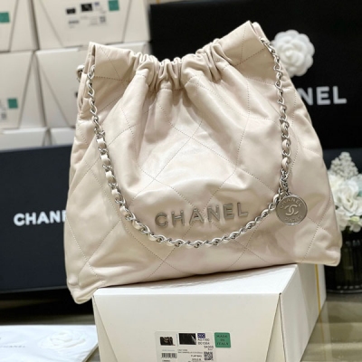 Chanel香奈兒 2023p新顏色 22 bag 獨家原廠方框小牛皮 本季最火最值得入手的系列，它的名字叫22 bag，小香凡是以數字命名的都必火爆 也一定會成為經典 超級時尚和大氣，非常好搭配，那就對啦 背上就是頂流！中號編號AS326