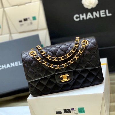 Chanel香奈兒 原廠小球到貨 全新至尊版本 純原廠CF23小號 經典款之Classic flap bag 皮料：歐洲原廠Haas正品牛皮 五金：義大利進口24k鍍厚金鋼鎖 貨源稀少，經常容易斷貨 整個包的手感與真品完美達成一致 1113