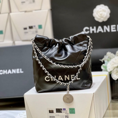 Chanel香奈兒 2024S 春夏系列 大爆款 mini 22 bag 作為全球搶購的大爆款！無疑又是溢價款！非常難買！23s這只mini 22真的是太好看了 上身太好搭配了，容量也超級大 手拎斜挎都可以 經典耐看 獨家原廠方框油臘牛皮