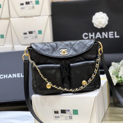 Chanel香奈兒 2024P 春夏預告系列 大爆款hobo復古包 最最值得購買的一款hobo 特別復古特別時髦 感覺背一萬年都不會過時 實用性非常強，大號可以手拎，可以腋下背，也可以斜挎 容量非常大 超級推薦！原廠正品三隻羊小牛皮 大號