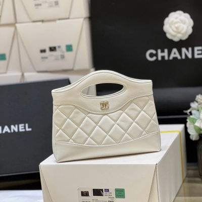 Chanel香奈兒 至尊版本 純原廠 2024S 31bag nano 新版本是油蠟羊皮！經典中的天花板，超實用耐看 實物非常可愛！可以同時放下兩枚大手機！推薦 皮料：歐洲原廠bodin.joyeux油蠟羊皮 五金：義大利進口24k鍍厚金香