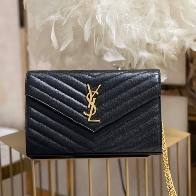 YSL聖羅蘭Yves Saint Laurent MONOGRAM WOC 魚子醬紋路原廠皮版本信封包.超級實用的一款小包，最經典的款式，升級最高級的版本，100%原廠牛皮配上精細手工製作；定制金屬YSLlogo彰顯個性；翻蓋設計確保使