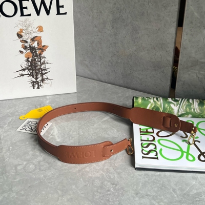 Loewe羅意威 現貨秒發 新品可調節純皮質肩帶提升幸福感 高級配色，好看又好搭配 喜歡寬肩帶的寶有福啦