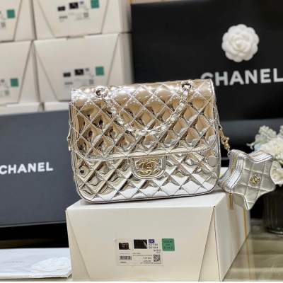 Chanel香奈兒 2024C 早春度假系列 走秀款漆皮雙背包來啦 推出的走秀款漆皮雙背包！超級火爆 實物非常可愛！還帶星星零錢袋 上身無敵驚豔！絕對賺足回頭率！非常貴氣 強烈推薦 原廠正品漆牛皮 18.5*23.5*8.5cm