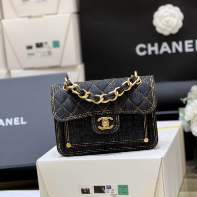 Chanel香奈兒 2024S 春夏系列 限量版牛仔郵差包 隱藏款郵差包 小香無疑最懂女人的心 牛仔包真的超百搭 手拎也很好看 屬於經典耐看型 超級推薦 原廠正品丹寧牛仔 19*13*5cm