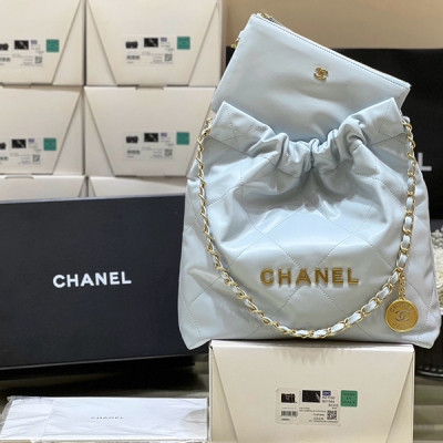 Chanel香奈兒 2024cc 春夏火爆22 bag垃圾袋 中號正品購入開發 獨家原廠方框小牛皮 本季最火最值得入手的系列，它的名字叫22 bag，小香凡是以數字命名的都必火爆也一定會成為經典超級時尚和大氣，非常好搭配，那就對啦背上就是頂